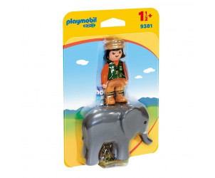 Custode dello zoo con elefante