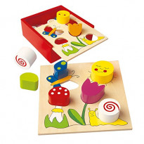 Gioco in legno con figure e prato