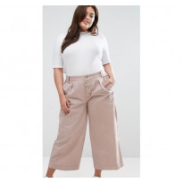 Pantaloni svasati con fondo ampio